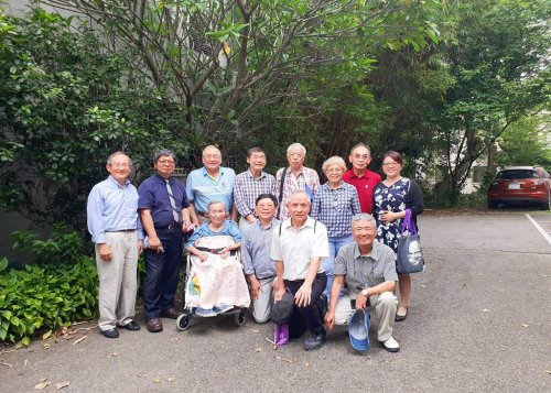 徐道寧教授與1969級團照2.jpg
